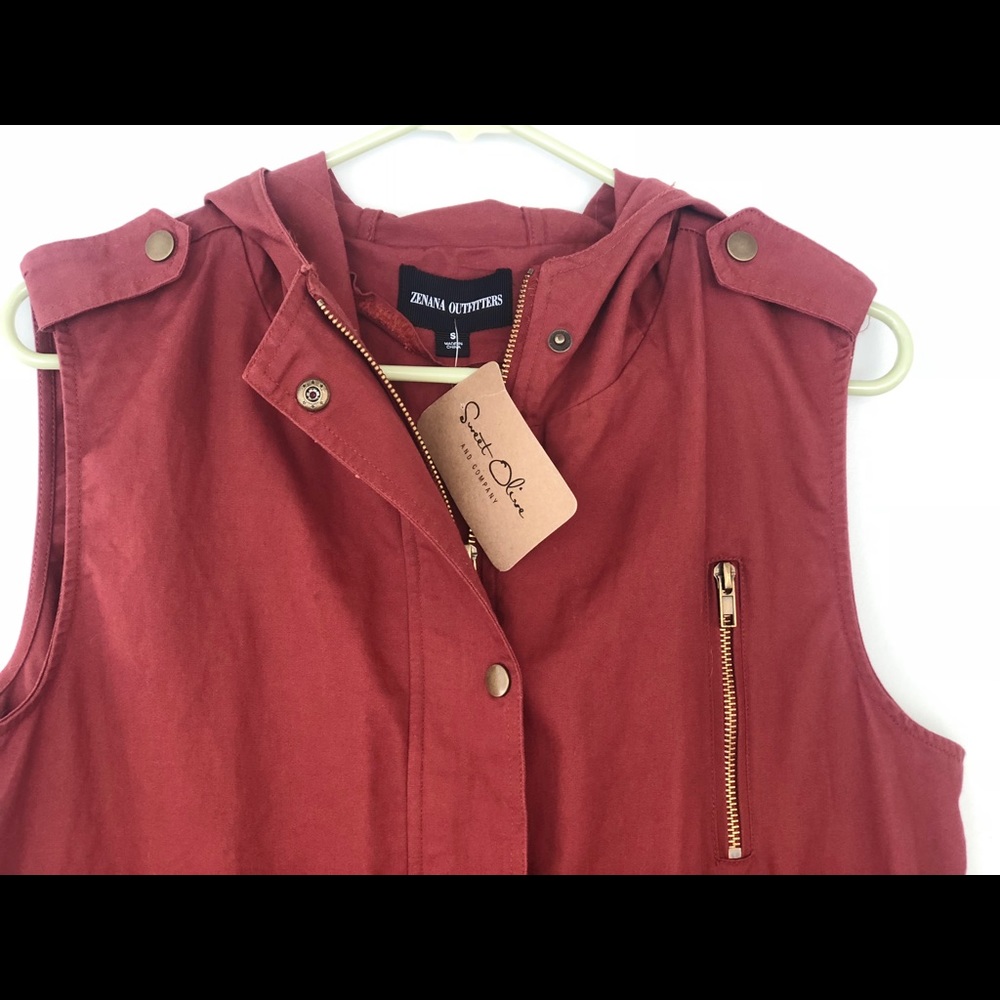 Hooded vest - Picture 4 of 4